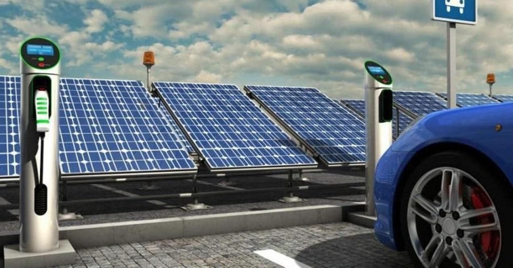 Cargar Coche El Ctrico Con Placas Solares